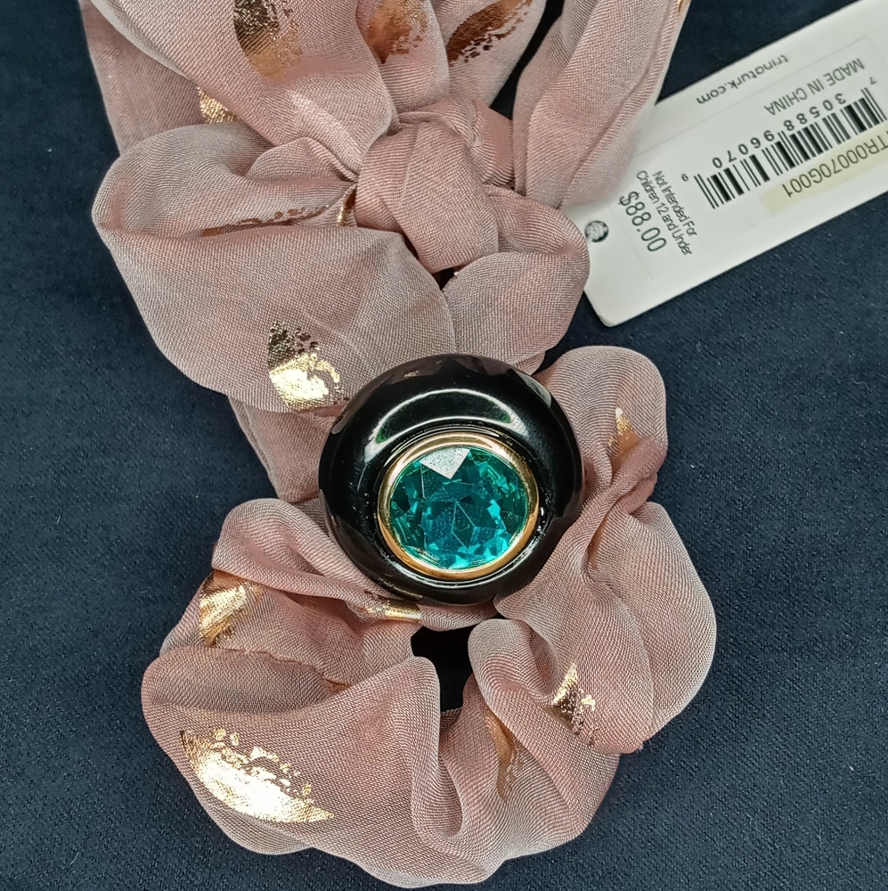 Gorgeous gold plated ring with turquoise stone.